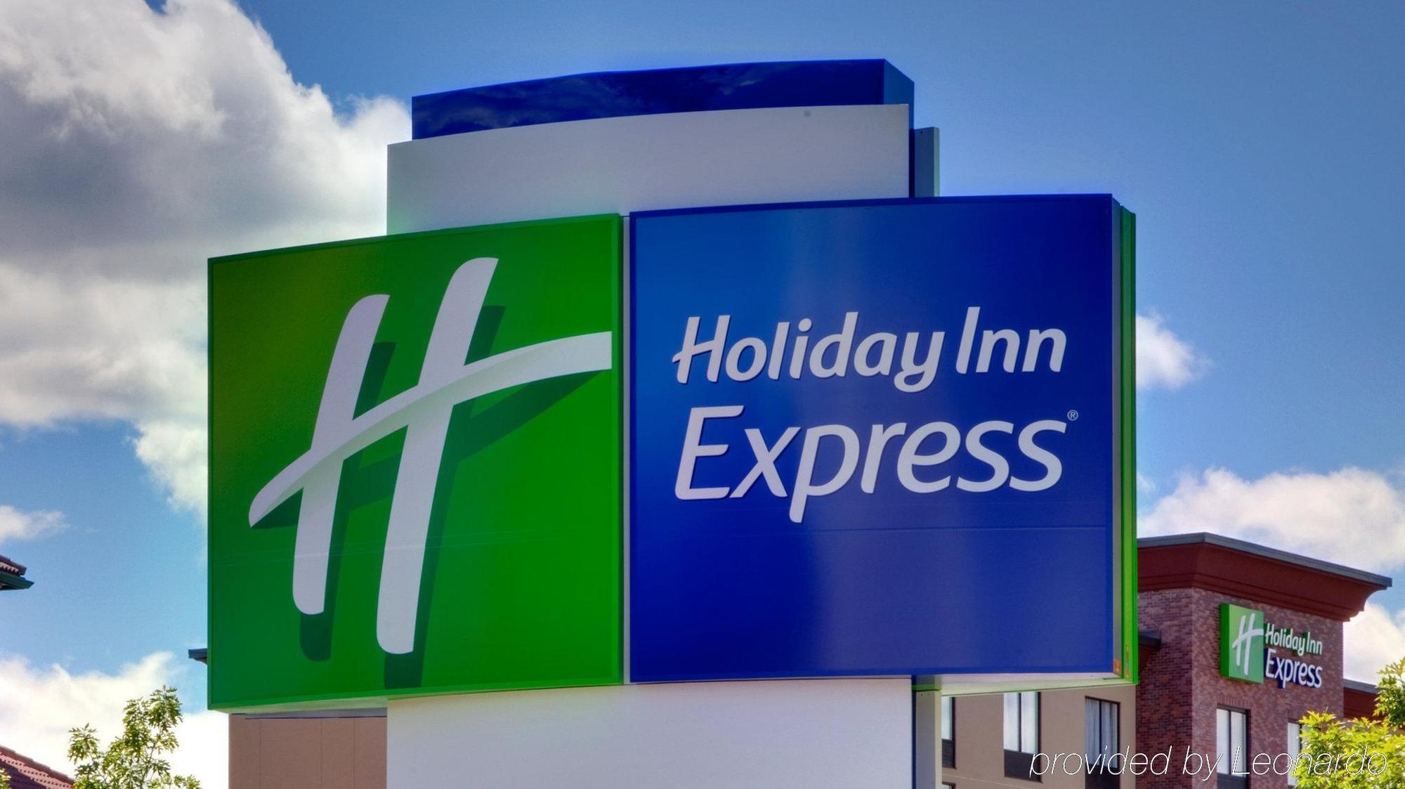 Holiday Inn Express & Suites Raymondville, An Ihg Hotel Exterior photo